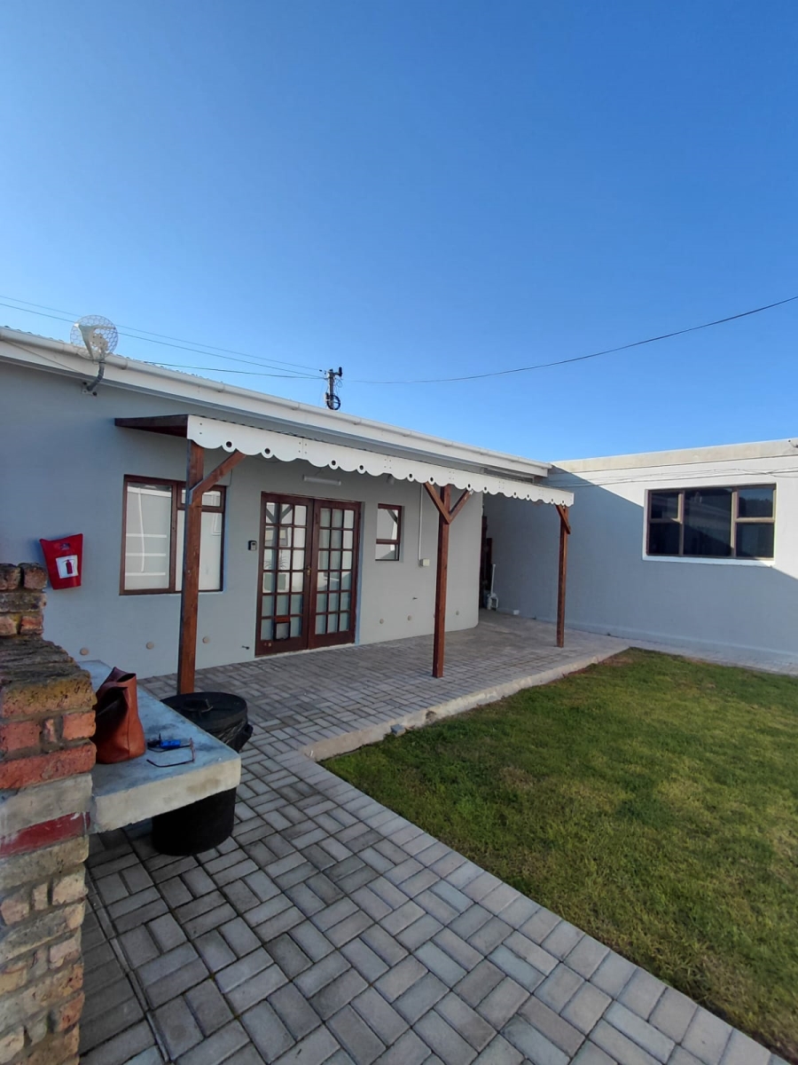 To Let 2 Bedroom Property for Rent in Stilbaai Oos Western Cape